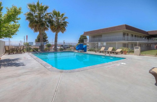 Biggs Field Hotel | Studio 6-El Paso, TX - East