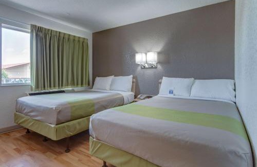 Biggs Field Hotel | Studio 6-El Paso, TX - East