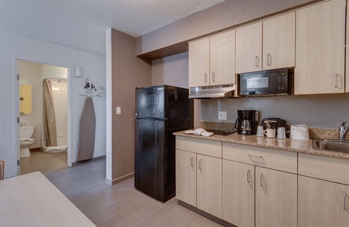 Biggs Field Hotel | Studio 6 El Paso, TX - East