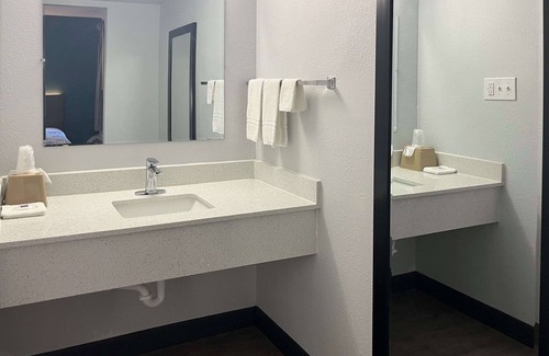 Huntsville Hotel | Studio 6 Huntsville, Al University Drive