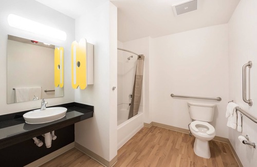 Sparks Hotel | Studio 6 Mccarran, NV - Sparks - Tahoe - Reno Industrial Center