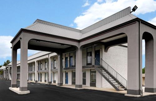 Meridian Hotel | Studio 6 Meridian, MS Bonita Lakes