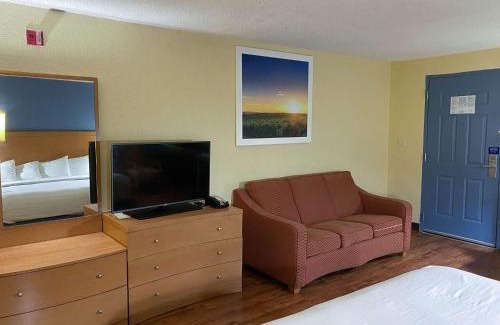 Savannah Hotel | Studio 6 Savannah, GA- Gateway & I-95