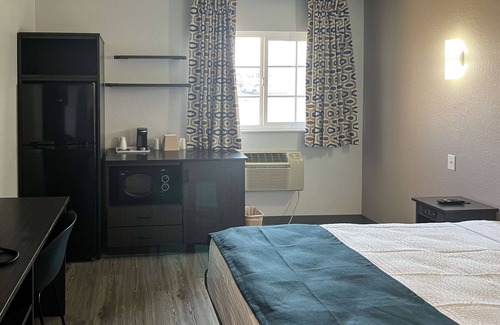 Delano Hotel | Studio 6 Suites Delano, CA