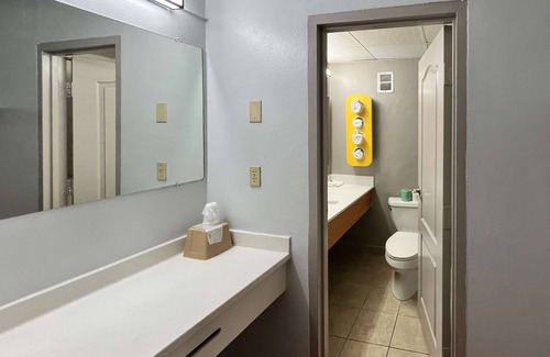 Springfield Hotel | Studio 6 Suites Springfield, OH