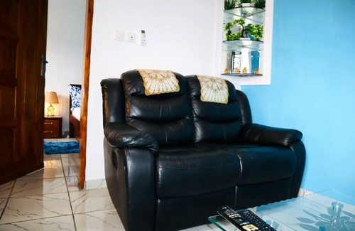 Douala Apartment | Studio A4 Fustel City, Bonamoussadi Santa Lucia, WiFi, canal, well, janitor