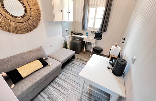 Paros Apartment | Studio 'Aeolian Blu 3' with Sea View, Wi-Fi and Air Conditioning