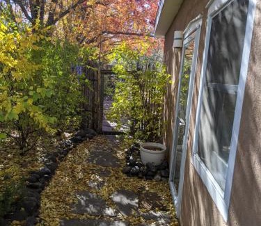 Northeast Santa Fe Apartment | Studio apartment 15 minute walk to plaza