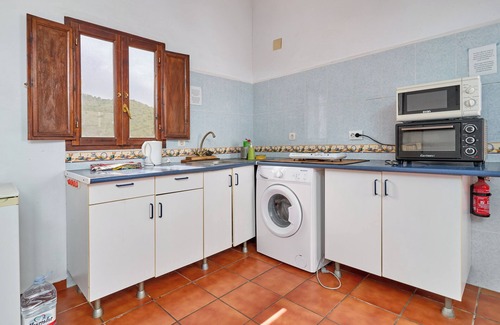 Rubite Apartment | Studio Apartment 'Cortijo Grande' with Mountain View, Shared Pool and Wi-Fi