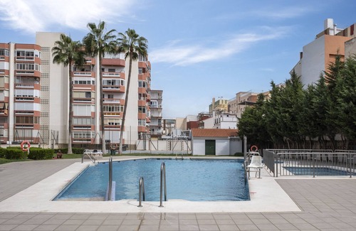 Torre del Mar Apartment | Studio Apartment 'Sol Y Breeze' with Sea View, Wi-Fi and Air Conditioning