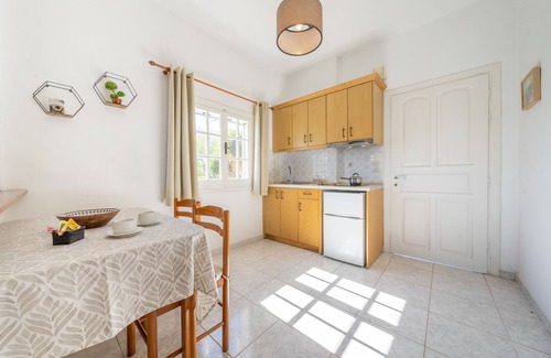 Astrakeri Apartment | Studio Apartment 'Grand 7' with Sea View, Wi-Fi and Air Conditioning