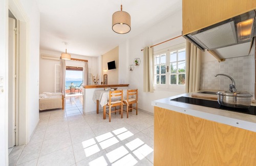 Astrakeri Apartment | Studio Apartment 'Grand 7' with Sea View, Wi-Fi and Air Conditioning