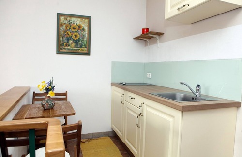 Stanjel Apartment | Studio Apartment in Reconstructed Fortress