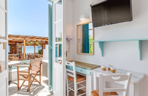 Platis Gialos Apartment | Studio Apartment 'Suite 3' with Sea View, Wi-Fi and Air Conditioning
