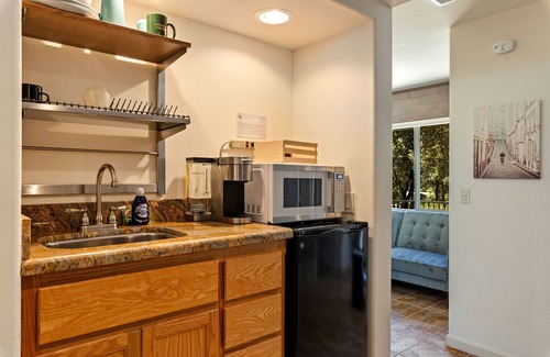 Clear Lake House | Studio by the Lake | Pool & Boat Parking