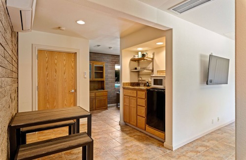 Clear Lake House | Studio by the Lake | Pool & Boat Parking