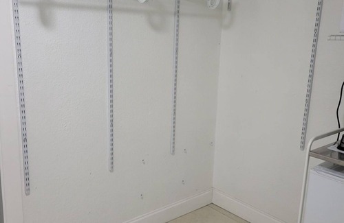 Bayshore Gardens Apartment | Studio close to airport, mall, beach, museum and much more