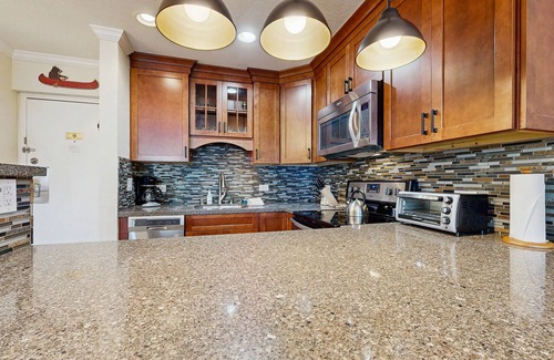 South Lake Tahoe Apartment | Studio condo with full kitchen- centrally located on a private beach