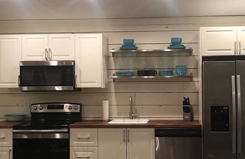 Ellendale Apartment | Studio Cottage in the heart of Memphis