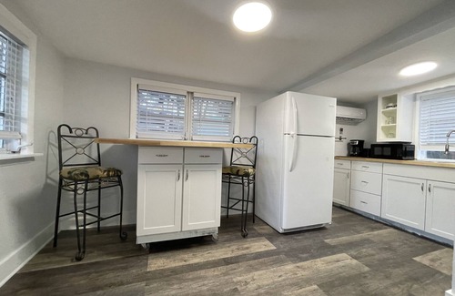 Bayport Apartment | Studio Cottage on quiet road in Beautiful Bayport.