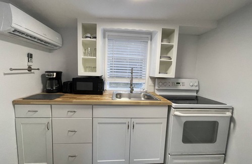 Bayport Apartment | Studio Cottage on quiet road in Beautiful Bayport.