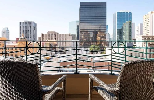 Gaslamp Quarter Condo | Studio Deluxe Unit -Theme Parks & Gaslamp Quarter