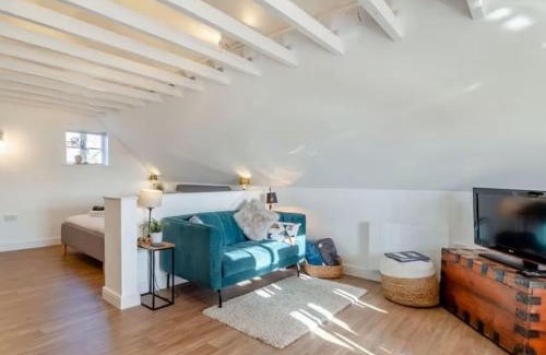 Diss Apartment | Studio Flat in Heritage Triangle, Diss