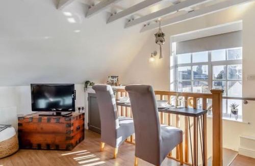 Diss Apartment | Studio Flat in Heritage Triangle, Diss