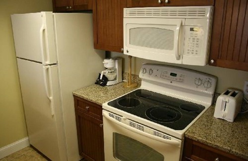 Bostroms Apartment | STUDIO FOR 2~ BEACH FRONT RESORT~AMAZING VIEWS~PIER FISHING BOATING POOLS & MORE