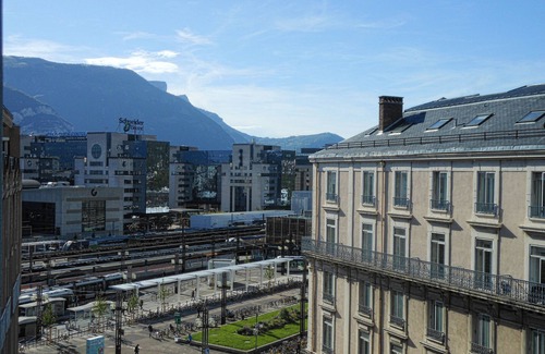 Quartier Chorier-Berriat Apartment | STUDIO GARE *, 40m2, QUIET, RENOVATED, HIGH FLOOR, MAGNIFICENT VIEW