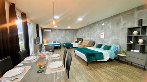 Monte Villa | Studio Geek Villa - Open Space - 5m from 5 top attractions - Pool all year round, Dining Pergola, Barbecue - Funchal Matrix Holiday Home