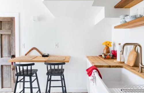 Lynn Apartment | Studio Guest Suite in Forest Cottage