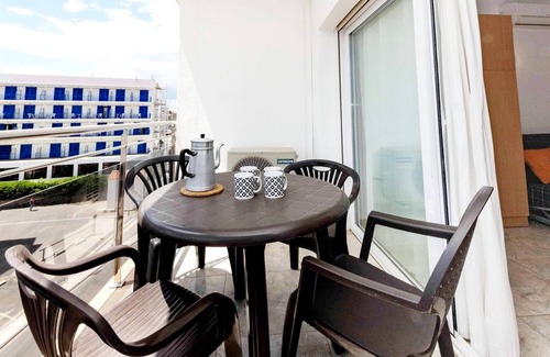 Santa Margarida Apartment | Studio in Roses near Santa Margarita Beach