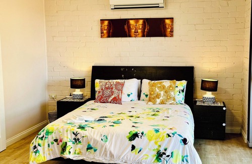 Turramurra Apartment | Studio in Turramurra,quiet & leafy.Walk to rail,public transportation and shops.