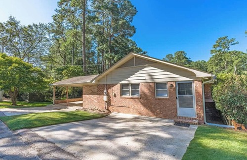 Forest Acres House | Studio, King, Fast Wi-Fi, Ring Camera, Smart TV