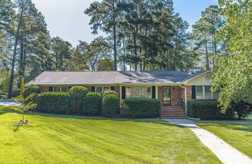 Forest Acres House | Studio, King, Fast Wi-Fi, Ring Camera, Smart TV