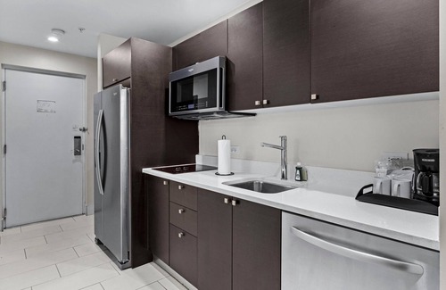 Doral Condo | Studio King - Top location