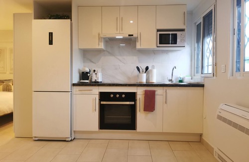 Cerrado de Calderon Apartment | Studio 'La Platanera de Málaga' with Shared Terrace and Air Conditioning