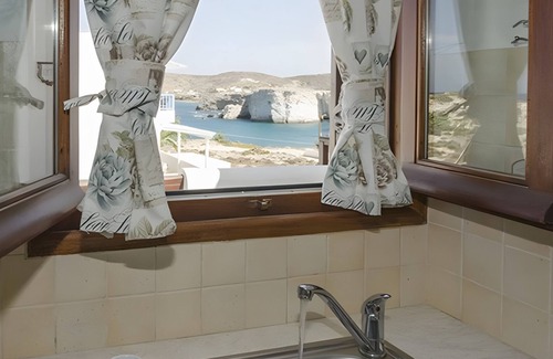 Pachena Apartment | Studio 'Laomedeia' with Shared Garden, Wi-Fi and Air Conditioning