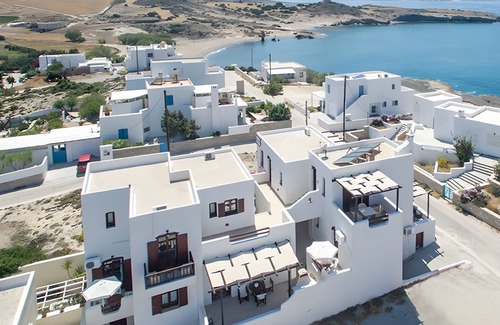 Pachena Apartment | Studio 'Laomedeia' with Shared Garden, Wi-Fi and Air Conditioning