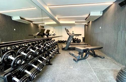 Leblon Apartment | Studio Leblon - Moderno com piscina e academia.