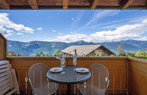 Salonetto Apartment | Studio 'Meran' with Mountain View, Shared Terrace and Wi-Fi