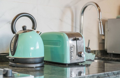 Vegas del Genil Apartment | Studio 'Mirador' with Mountain View, Wi-Fi and Air Conditioning