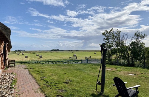 Westerhever Apartment | Studio 'Möwe' with Shared Terrace and Shared Garden