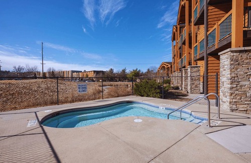 Wisconsin Dells Condo | Studio on the Green - Remodeled 2-Bed, Walk to Attractions