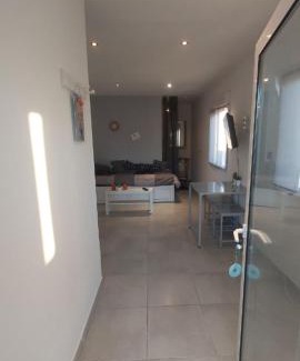 Les Pennes-Mirabeau Apartment | Studio privé attenant Villa Piscine