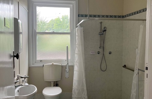 Cootamundra Apartment | Studio Room with Own Bathroom in the Heart of Cootamundra