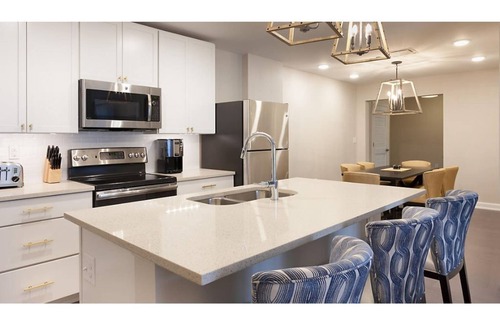 Downtown Charleston Resort | Studio sleeps 4; kitchen - 1 partial; bedding includes 1 king bed, 1 sofa bed