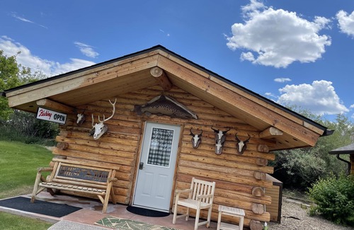 Dillon Apartment | Studio Style Cabin - In the heart of all things outdoors