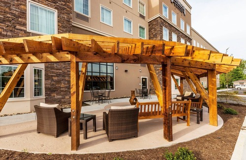 Farragut Apartment | Studio Suite in Knoxville | Shared Outdoor Pool